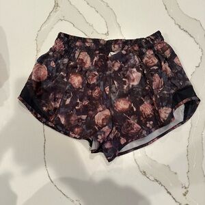 LULULEMON hotty hot short - 2.5inch low rise